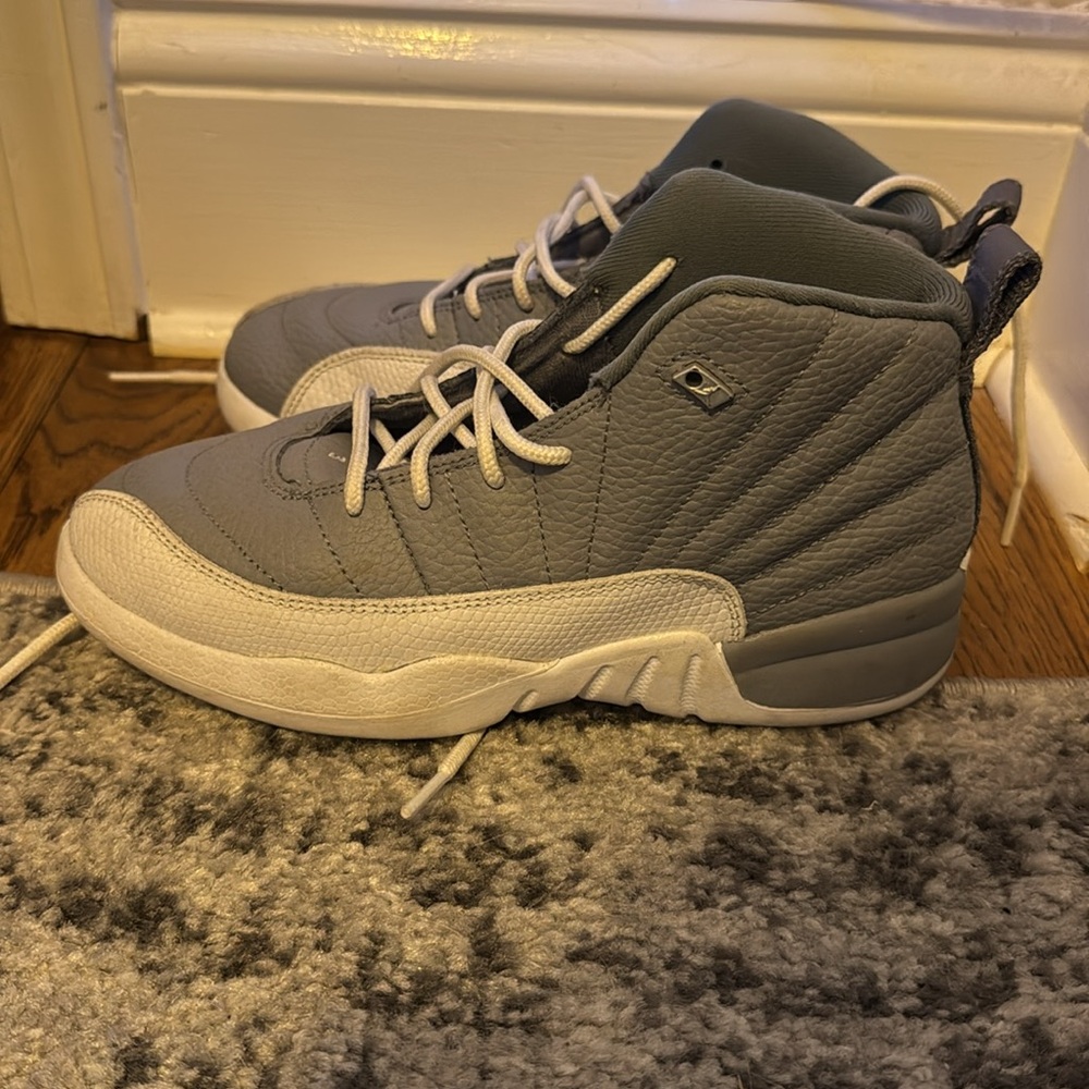 Jordan 12 Retro - Picture 2 of 5